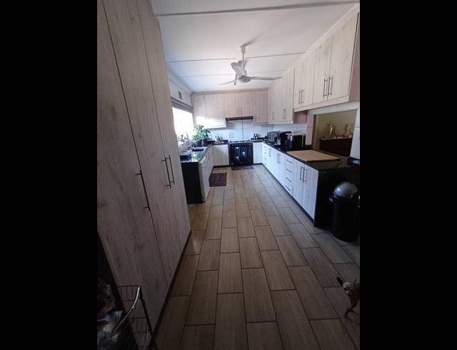 3 BEDROOM HOUSE FOR SALE IN LILIANTON